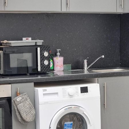 Brand New Flat Close To Turnpike Lane Tube Station 런던 외부 사진