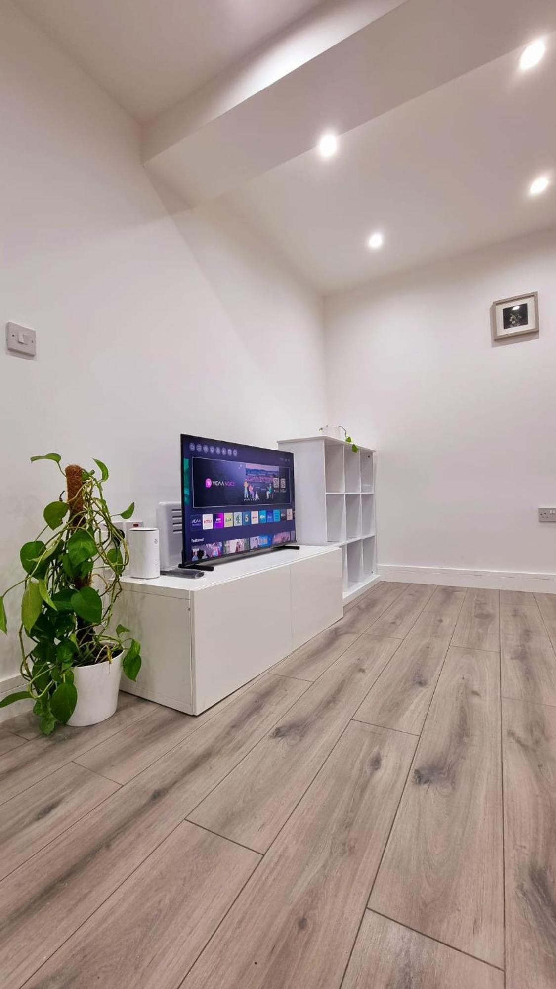 Brand New Flat Close To Turnpike Lane Tube Station 런던 외부 사진